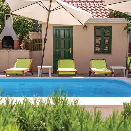 Holiday home Beautiful In With Wifi Makarska