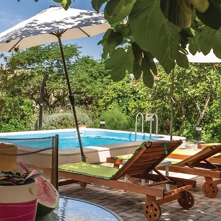 Holiday home Beautiful In With Wifi Makarska
